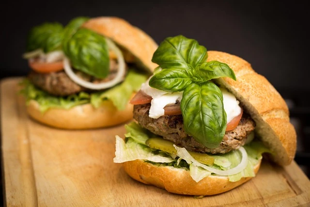 Zbilansowana dieta dla zapracowanych – jak jeść zdrowo, gdy brakuje czasu?